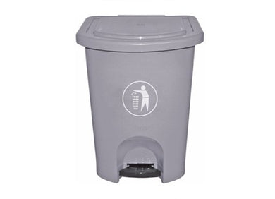 Waste bin with pedal
