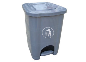 Waste bin with pedal